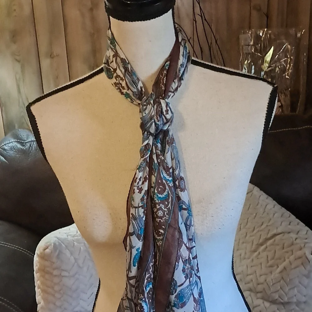 N/A elegant scarf
